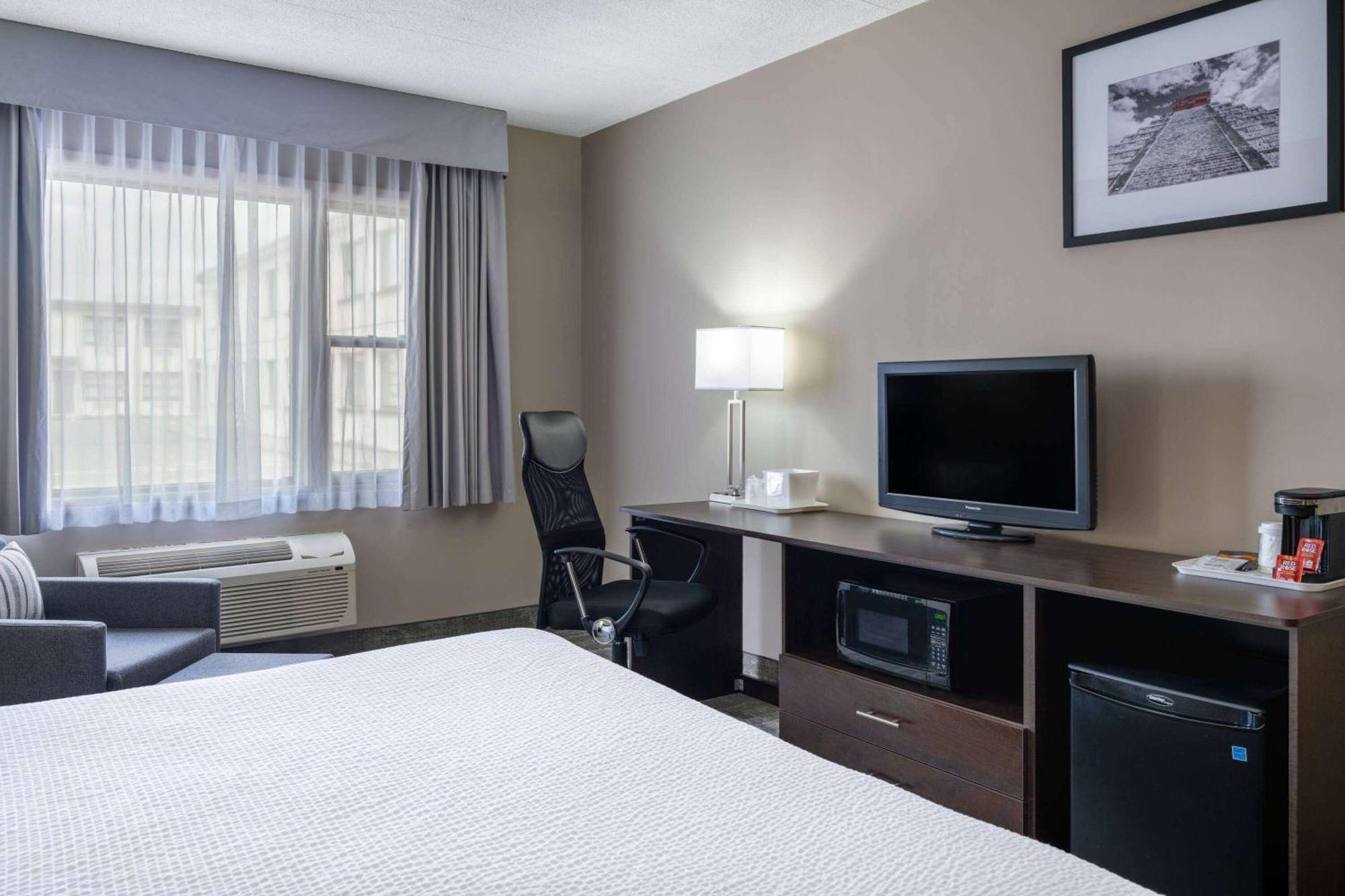 Ramada By Wyndham Thunder Bay Airlane Hotel Exteriér fotografie