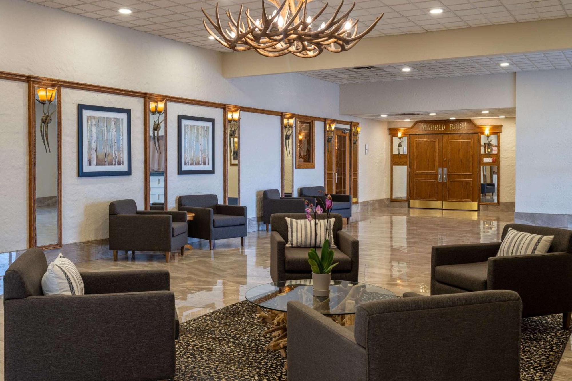 Ramada By Wyndham Thunder Bay Airlane Hotel Exteriér fotografie