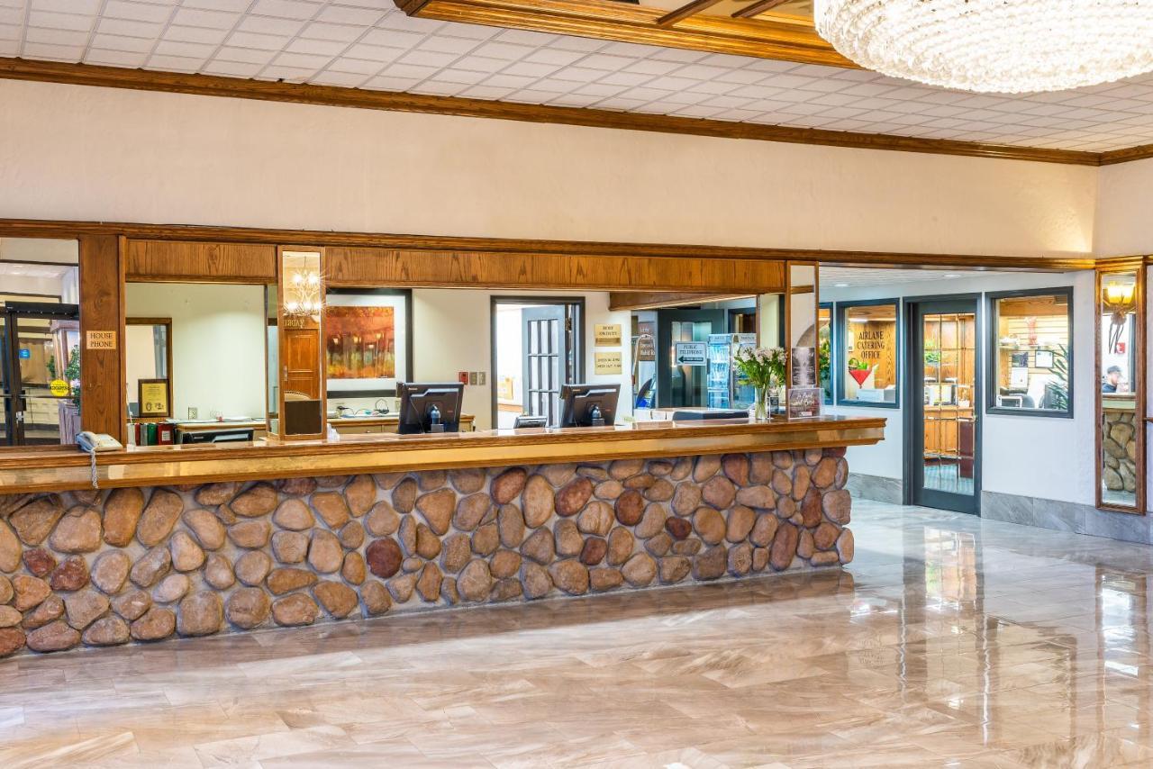 Ramada By Wyndham Thunder Bay Airlane Hotel Exteriér fotografie